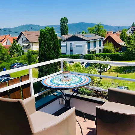 Ueber Den Daechern Von
