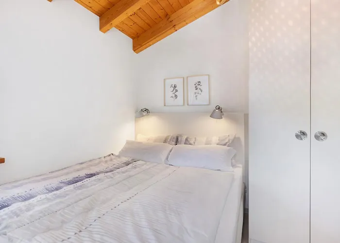 Ueber Den Daechern Von *