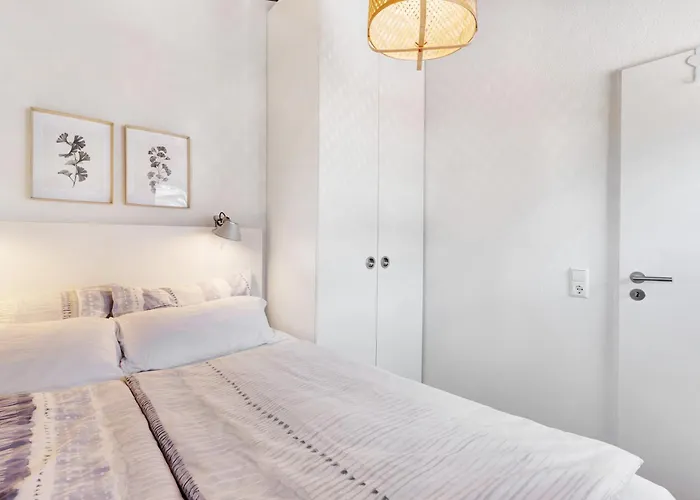 Ueber Den Daechern Von *